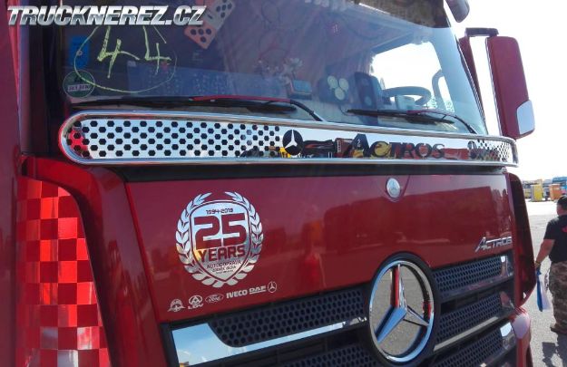 Obrázek Mříž před stěrače Actros MP4